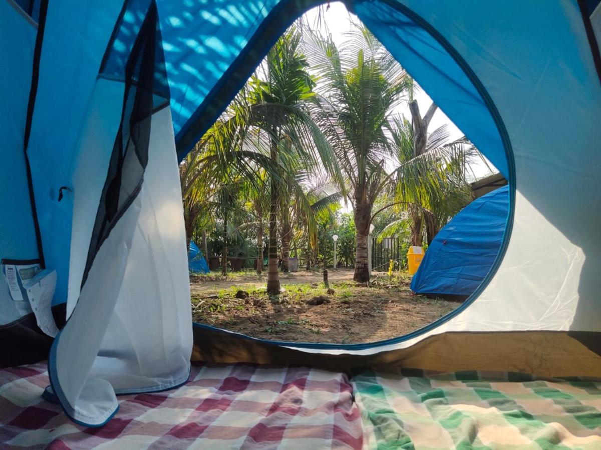 Whistling Waves Beach Resort Ānjarle Buitenkant foto