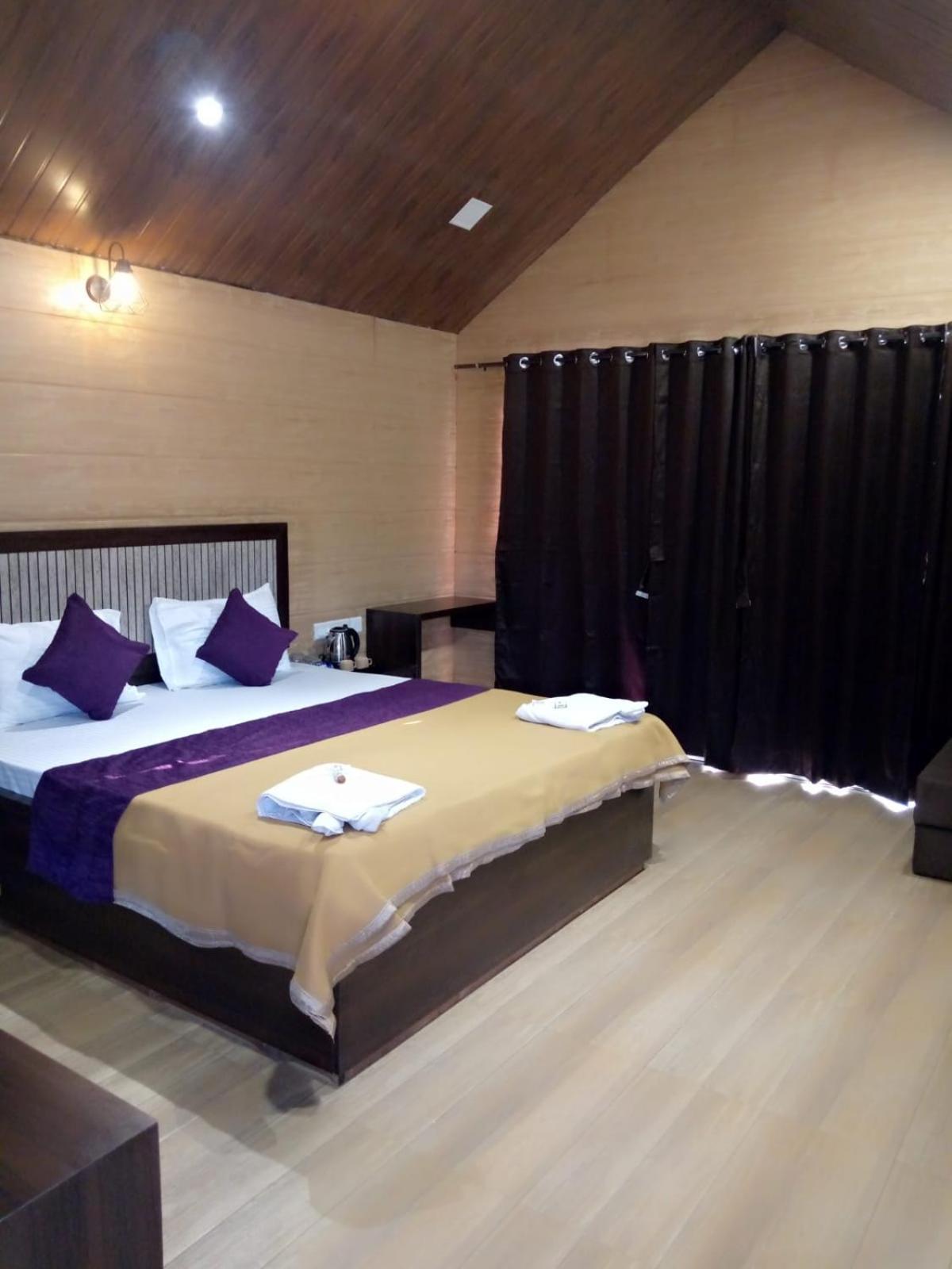 Whistling Waves Beach Resort Ānjarle Buitenkant foto