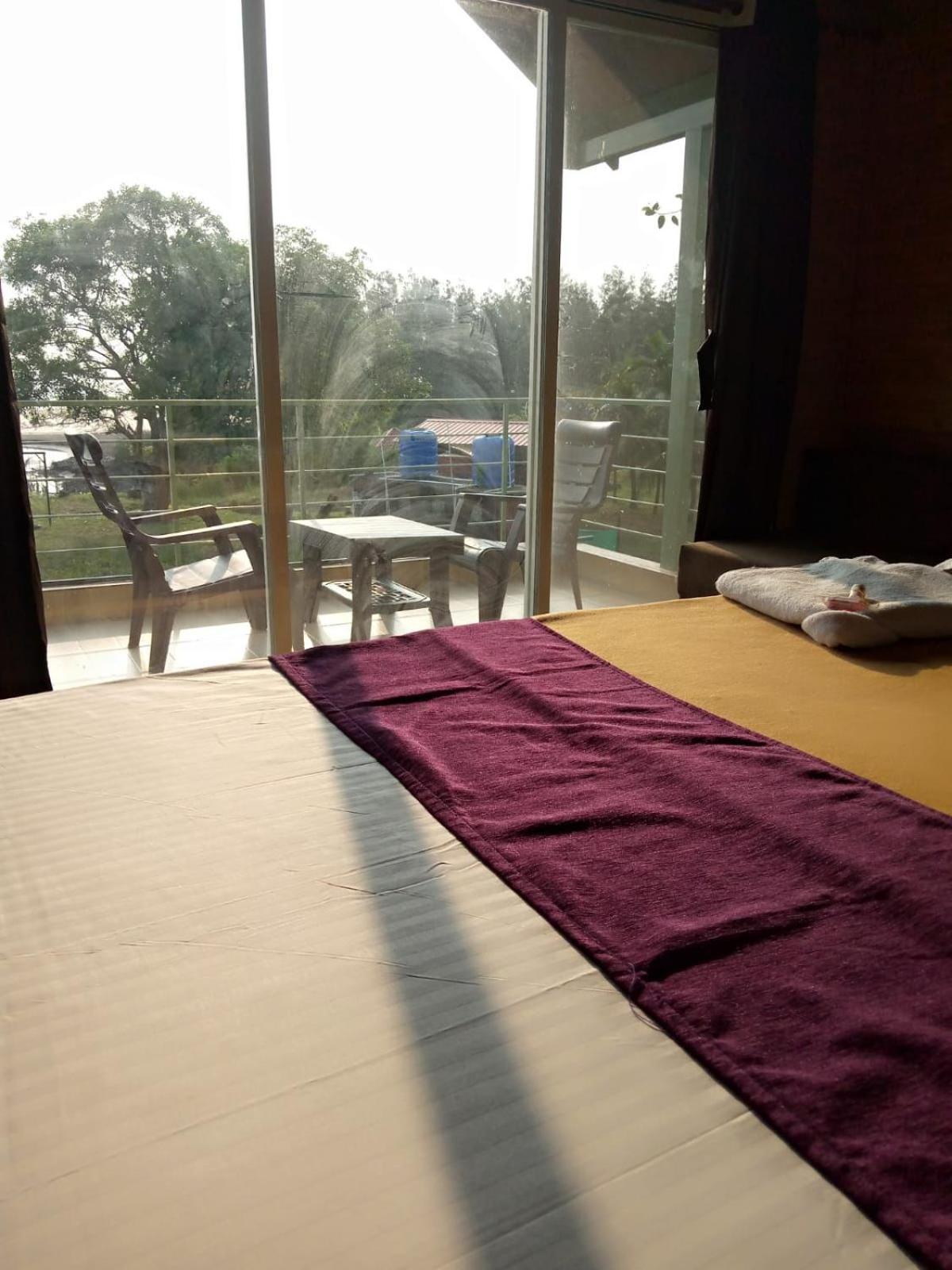 Whistling Waves Beach Resort Ānjarle Buitenkant foto