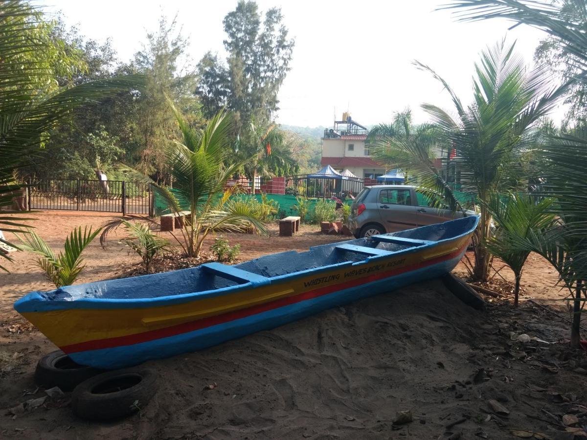 Whistling Waves Beach Resort Ānjarle Buitenkant foto