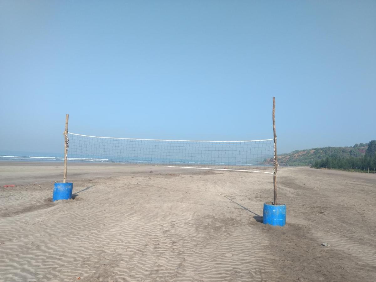 Whistling Waves Beach Resort Ānjarle Buitenkant foto